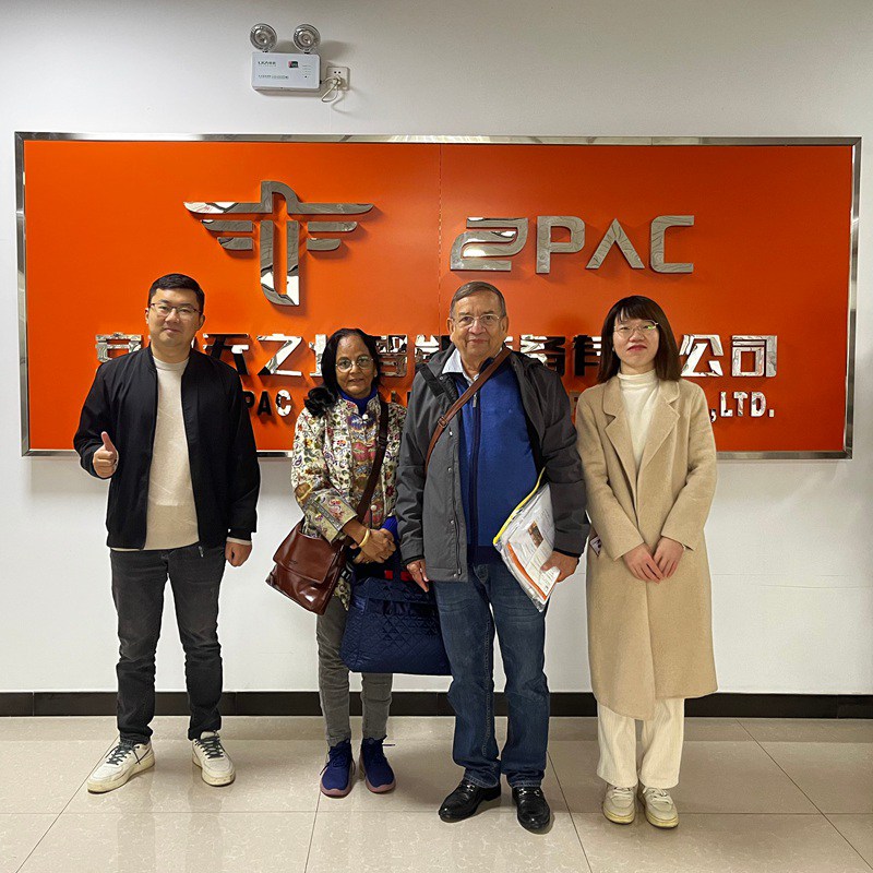 Clientes visitando para projeto inicial